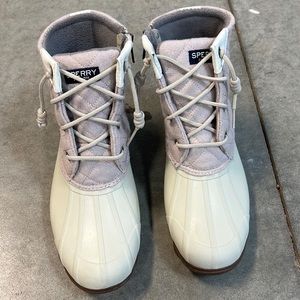 Women’s Sperry boots with side zip size 8